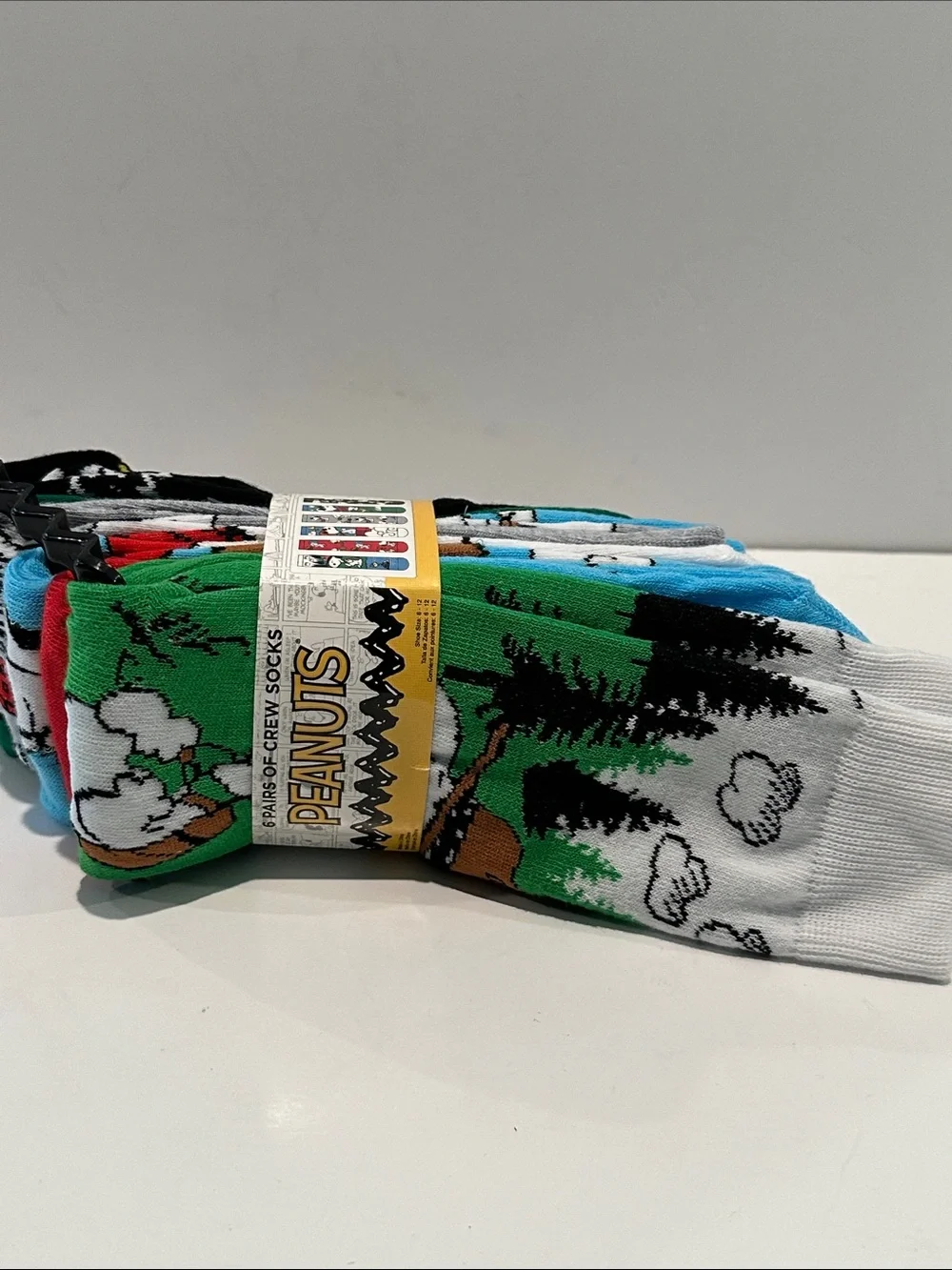 NWT Peanuts Men’s (6) Pack Crew Socks. Fits Shoe Size 6-12